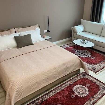 Smart Home , Lovely Apartment In Тирана Экстерьер фото