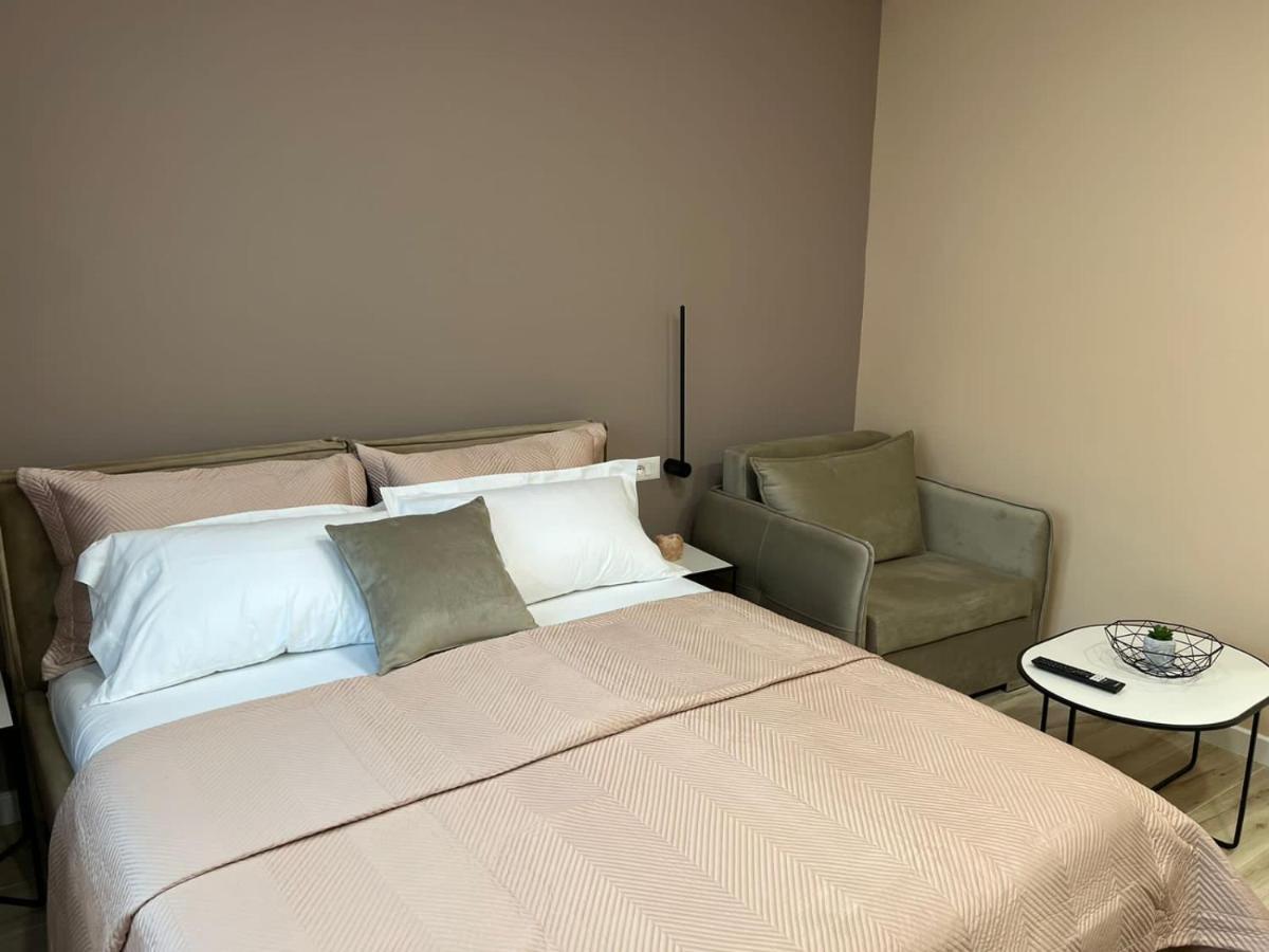 Smart Home , Lovely Apartment In Тирана Экстерьер фото