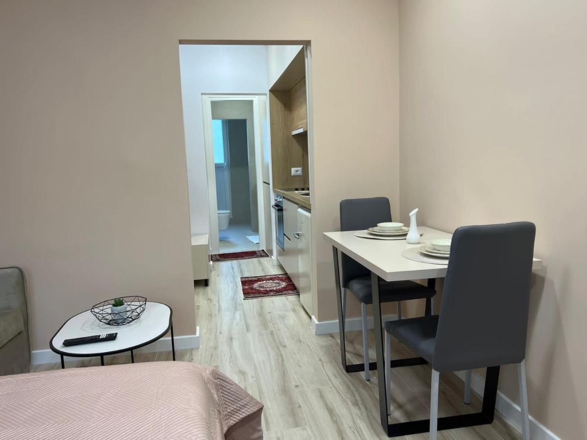 Smart Home , Lovely Apartment In Тирана Экстерьер фото