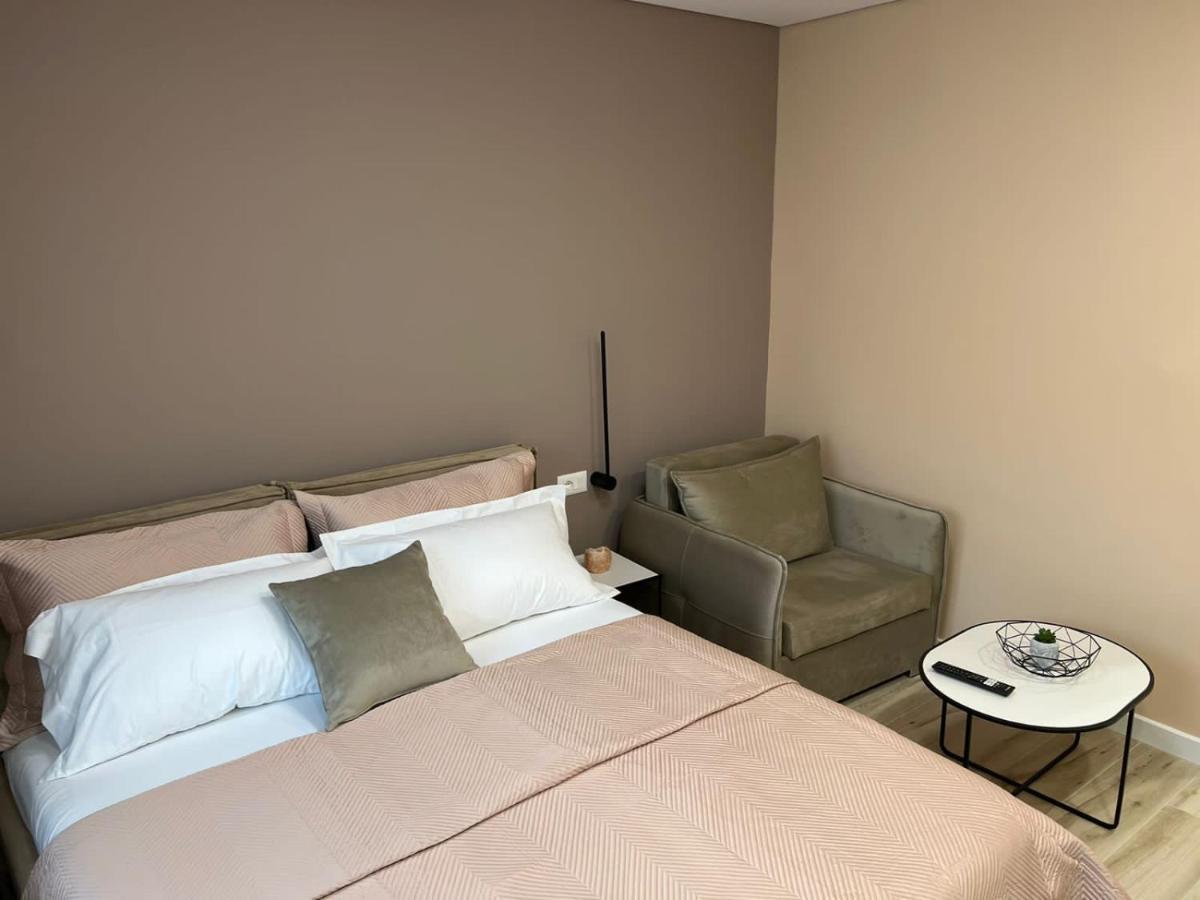 Smart Home , Lovely Apartment In Тирана Экстерьер фото
